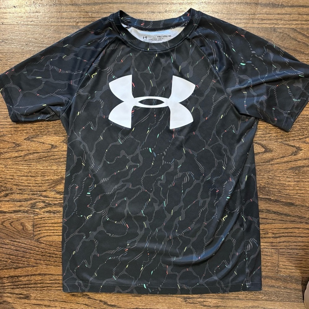 Under Armour Black and White HeatGear Shirt - Picture 1 of 6